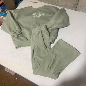 Nike Light Sage Green Crewneck Sweatshirt